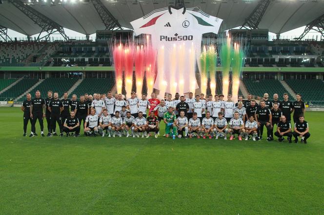 Legia z hukiem rusza po tytuł. Warszawski klub z wielką pompą zaprezentował kadrę na nowy sezon