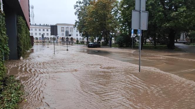 Nysa, centrum miasta zalane