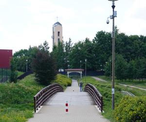 Lublin. „Filary porośnięte bluszczem” i nie tylko. Park Jana Pawła II w lipcowej odsłonie