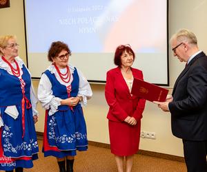 „Niech połączy nas hymn” - piękna, kolorowa premiera w siedzibie Starostwa Powiatowego