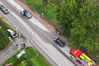 Samochód w rowie, kolizja na DK2