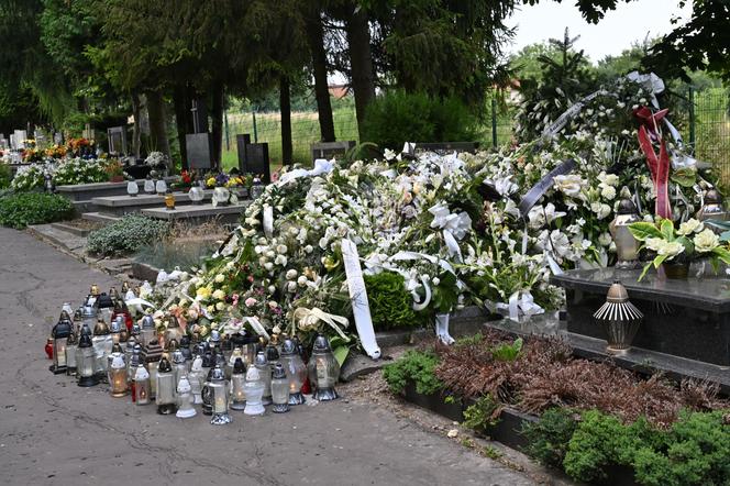 Grób syna Sylwii Peretti trzy dni po pogrzebie
