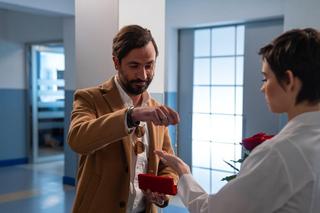 Na dobre i na złe odc. 922. Blanka (Pola Gonciarz), Sergiusz Poznański (Mateusz Kaczmarek)