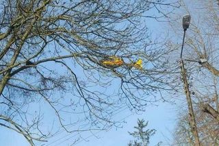 Pelplin. Fatalny wypadek na moście. Kierowca volkswagena runął do rzeki. Był reanimowany [ZDJĘCIA].