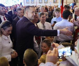 Fałszywy ksiądz zakłócił mszę z udziałem prezydenta Nawrockiego