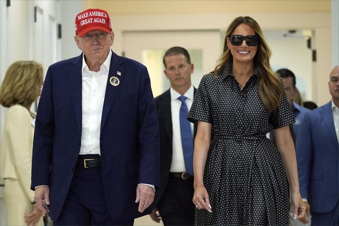 Trump oddał głos razem z żoną. Melania przy boku męża.