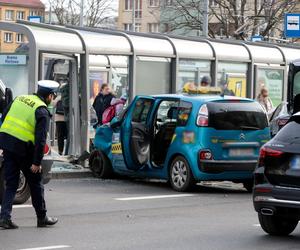 Zniszczone wiaty przystankowe w Szczecinie. Ich koszt poraża