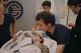 Złoty chłopak. Ferit, Seyran i Suna w szpitalu