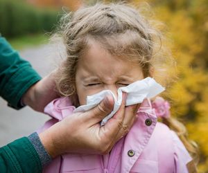 Podają dzieciom czosnek na przeziębienia. Wkładają go w nieodpowiednie miejsce