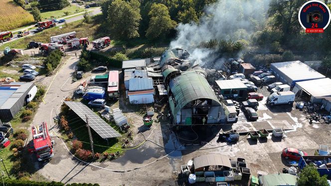 Płonie wielka hala pod Warszawą