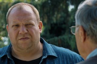 M jak miłość odc. 1689. Tadeusz (Bartłomiej Nowosielski), Józef Modry (Stefan Friedmann)