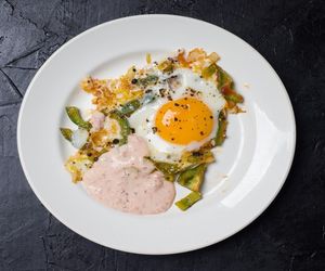 Z wczorajszych ziemniaków robię to śniadanie. Naje się nim całe rodzina