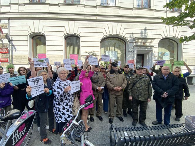 Wielki protest pod urzędem miasta w Łodzi. "Broń lasów Lublinka"