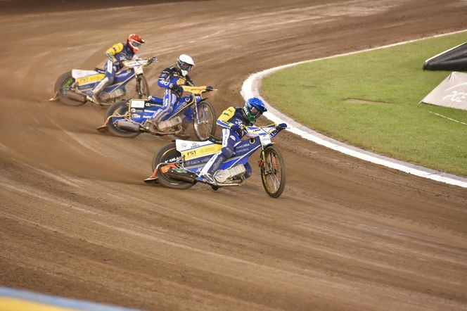 PRES Grupa Deweloperska Toruń - Bayersystem GKM Grudziądz, zdjęcia Motoareny. Fotorelacja z trybun i toru