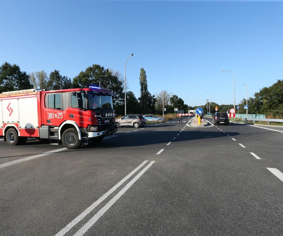 Nowa Sól. Zderzenie wozu strażackiego z osobówką. Jest ranny