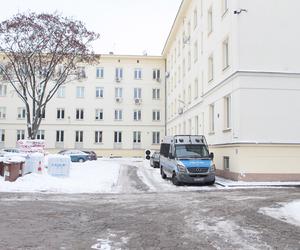 Pocisk z granatnika rozsadził strop budynku Komendy Głównej Policji. Komendant trafił do szpitala. Czasowo stracił słuch