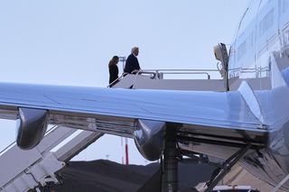 Trump wsiadł do samolotu natychmiast po pogrzebie papieża