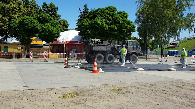 Drive-thru w Lesznie. Na darmowe badania zapisało się ponad 500 osób