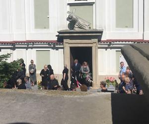 Pogrzeb ofiar wypadku w Boksycce. Zenon, Agnieszka, Paweł i Adrian zostaną pochowani razem