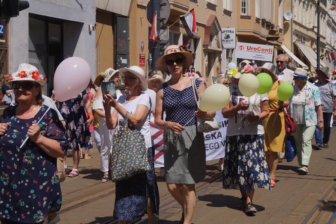 Radosna Parada Kapeluszowa 2023 przeszła ulicami Bydgoszczy! [ZDJĘCIA]