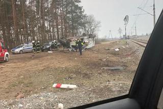 Pociąg zderzył się z samochodem! Utrudnienia na trasie Poznań - Oborniki!