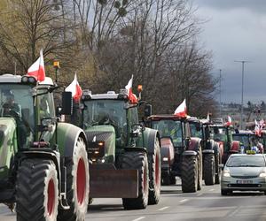 Trwa protest rolników. Drogi na Pomorzu są sparaliżowane. Gdzie trwają utrudnienia? 