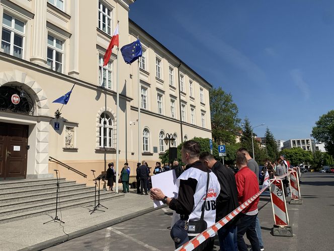 Protest pracowników lubelskiego szpitala. Chodzi o kontrakt z NFZ