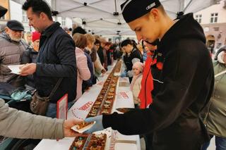 W Kaliszu powstał mazurek wielkanocny, który mierzył ponad 33 metry!