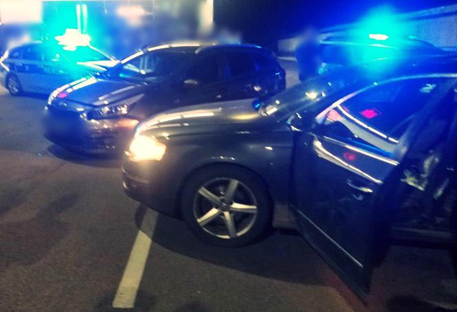 Łomża. 21-latek szalał autem podczas koncertu. Wjechał prosto w policjantów
