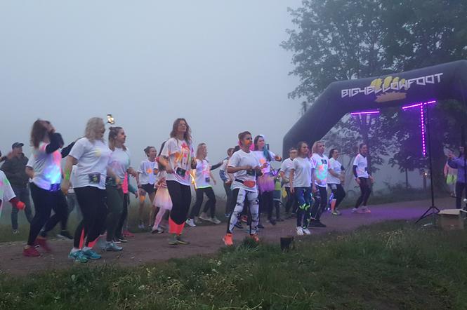 Rozgrzewka przed jedną z edycji UV Color Run