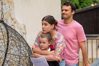 Barwy szczęścia, odc. 2929: Agata (Natalia Zambrzycka), Ignacy Kieliszewski (Olaf Staszkiewicz), Marysia (Nina Szumowska)