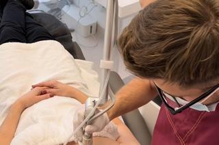 Monika Richardson odmładza sobie dekolt