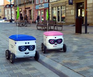  Warszawa miastem robotów. Parzą kawę, przynoszą paczki, dostarczają pizzę i śpiewają Sto lat