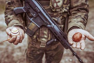 Święta wielkanocne u lubelskich terytorialsów. Na służbie symbolicznie podzielili się jajeczkiem