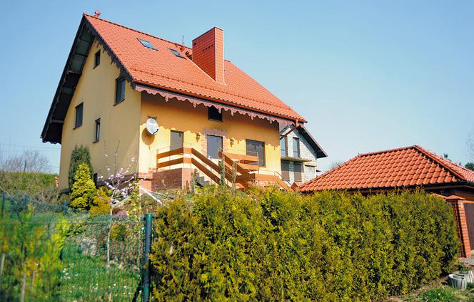 Dwie twarze Dariusza P.: Żarliwy katolik. Godny zaufania. Uczynny ministrant. Dzieciobójca. Podpalacz. Chciwiec. Niewierny mąż