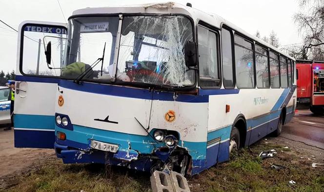 PKS po zderzeniu z osobówką