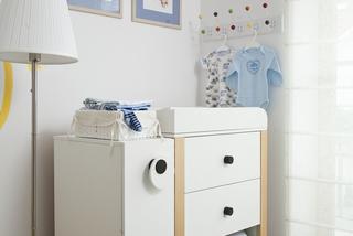 Funkcjonalny przewijak w pokoju niemowlaka