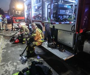 14-latka zginęła w pożarze bloku w Rzeszowie! Poszkodowanych zostało wiele osób [ZDJĘCIA, AKTUALIZACJA]