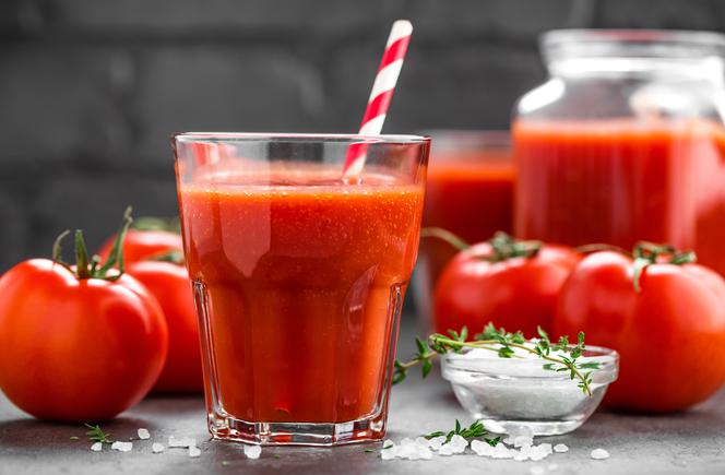 Sok pomidorowy: przepis na domowy sok w słoikach na zimę