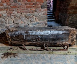 Odkryto trumny z krypt w Kazimierzu Biskupim