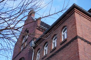 Budynek przy ul. Słowackiego z odnowioną elewacją