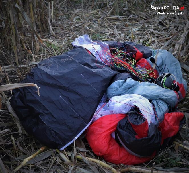 Powietrzny horror w Gorzycach. Paralotniarz spadł z dużej wysokości i rąbnął w ziemię