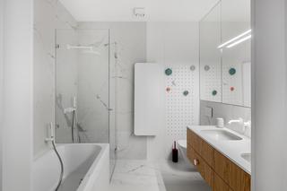 Wąska łazienka: jak poprawić proporcje łazienki? Porady architekta