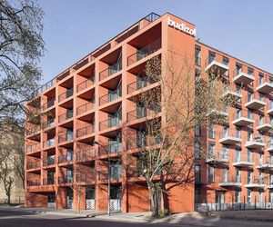Blok Sprzeczna 4 w Warszawie