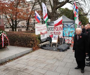 Jarosław Kaczyński wraz z delegacją PiS złożył wieńce przed pomnikami Ojców Niepodległości