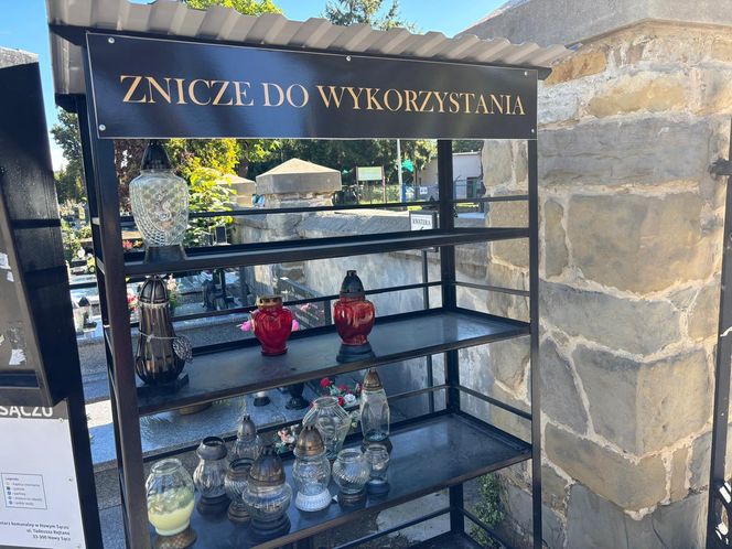 Zniczodzielnia na cmentarzu przy ul. Rejtana