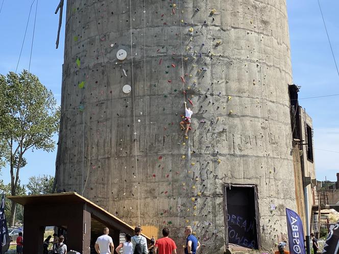 Marcin Banot, czyli człowiek pająk ze Świętochłowic na zawodach na 252 m Dream Tower w Szczecinie