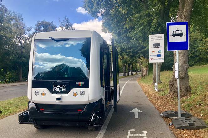W Gdańsku od dziś kursować będzie autonomiczny autobus, który potrafi wyznaczyć trasę na podstawie systemu GPS i czujników.  