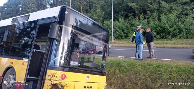 Autobus miejski wjechał do rowu. Kierowca był pijany!