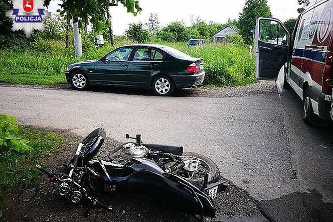 Starsza para na motorowerze uderzyła w BMW